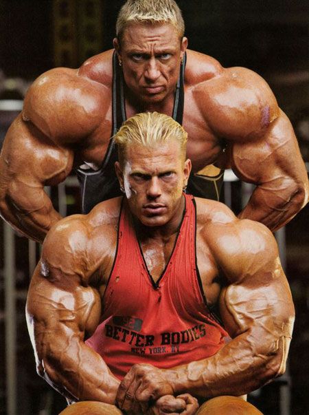 Markus Ruhl y Dennis Wolf mostrando sus grandes hombros